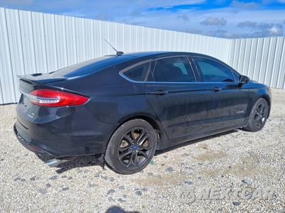 Trzecie zdjęcie samochodu z tyłu: 2018 FORD FUSION SE HYBRID VIN:3FA6P0LU0JR248616 - miniatura