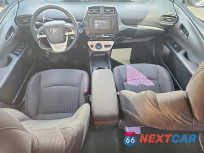 Zdjęcie 8 z 12 samochodu: 2017 TOYOTA PRIUS TWO VIN:JTDKBRFU6H3041731 - miniatura