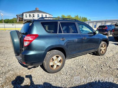 Trzecie zdjęcie samochodu z tyłu: 2010 TOYOTA RAV4 BASE VIN:JTMBF4DV6AD028481 - miniatura