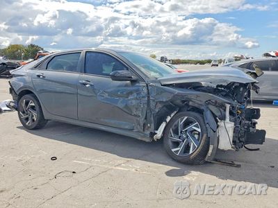 Czwarte zdjęcie samochodu z boku: 2025 HYUNDAI ELANTRA SEL SPORT VIN:KMHLM4DG1SU959379 - miniatura