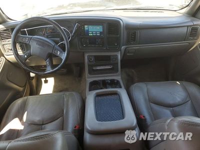 Zdjęcie 8 z 14 samochodu: 2005 GMC YUKON VIN:1GKEC13T85R205968 - miniatura