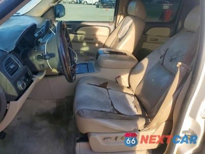 Zdjęcie 7 z 13 samochodu: 2009 GMC YUKON XL DENALI VIN:1GKFC06239R269827 - miniatura