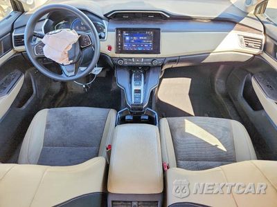 Zdjęcie 8 z 13 samochodu: 2018 HONDA CLARITY VIN:JHMZC5F18JC011922 - miniatura