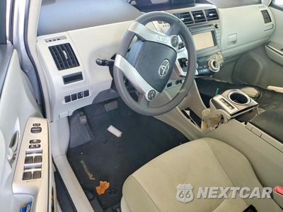 Zdjęcie 8 z 12 samochodu: 2014 TOYOTA PRIUS V THREE VIN:JTDZN3EUXE3327078 - miniatura