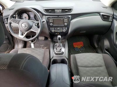 Zdjęcie 8 z 14 samochodu: 2017 NISSAN ROGUE SPORT SV VIN:JN1BJ1CP4HW026150 - miniatura