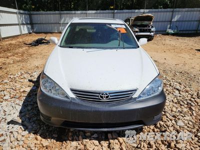 Piąte zdjęcie samochodu w środku: 2005 TOYOTA CAMRY LE VIN:4T1BE32KX5U607609 - miniatura