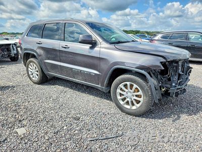 Czwarte zdjęcie samochodu z boku: 2021 JEEP GRAND CHEROKEE LAREDO VIN:1C4RJFAG0MC674687 - miniatura