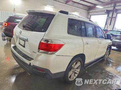Trzecie zdjęcie samochodu z tyłu: 2013 TOYOTA HIGHLANDER LIMITED VIN:5TDDK3EH1DS181253 - miniatura