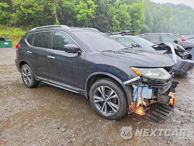 Czwarte zdjęcie samochodu z boku: 2017 NISSAN ROGUE SL VIN:5N1AT2MV8HC744576 - miniatura