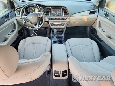 Zdjęcie 8 z 12 samochodu: 2019 HYUNDAI SONATA SEL VIN:5NPE34AF3KH778984 - miniatura