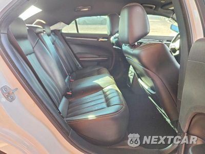 Zdjęcie 10 z 13 samochodu: 2019 CHRYSLER 300 S VIN:2C3CCABG0KH516365 - miniatura