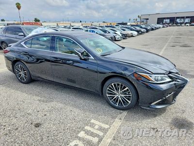 Czwarte zdjęcie samochodu z boku: 2025 LEXUS ES 300H BASE VIN:58ADA1C11SU066274 - miniatura