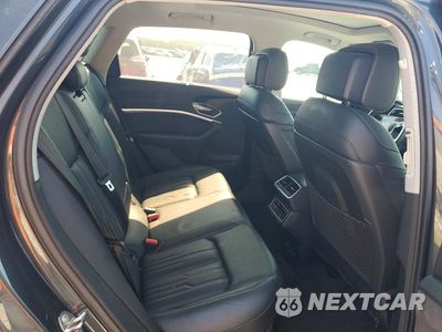 Zdjęcie 10 z 13 samochodu: 2019 AUDI E-TRON PRESTIGE VIN:WA1VAAGE5KB017646 - miniatura