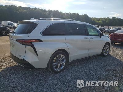 Trzecie zdjęcie samochodu z tyłu: 2024 TOYOTA SIENNA PLATINUM 7-PASSENGER VIN:5TDERKECXRS214188 - miniatura