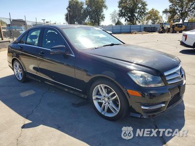 Czwarte zdjęcie samochodu z boku: 2013 MERCEDES-BENZ C 250 VIN:WDDGF4HB3DA838944 - miniatura