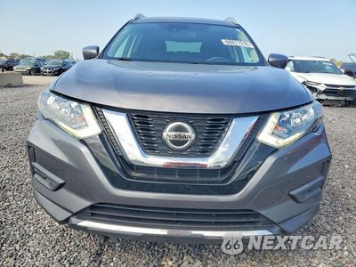 Piąte zdjęcie samochodu w środku: 2019 NISSAN ROGUE SV VIN:5N1AT2MT2KC780625 - miniatura