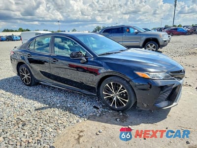 Czwarte zdjęcie samochodu z boku: 2020 TOYOTA CAMRY SE VIN:4T1G11AK2LU331561 - miniatura