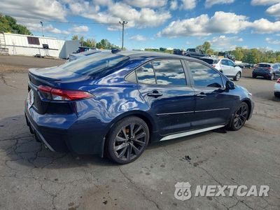 Trzecie zdjęcie samochodu z tyłu: 2024 TOYOTA COROLLA XSE VIN:5YFT4MCE7RP175476 - miniatura
