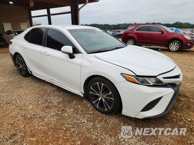 Czwarte zdjęcie samochodu z boku: 2018 TOYOTA CAMRY SE VIN:4T1B11HK2JU085785 - miniatura