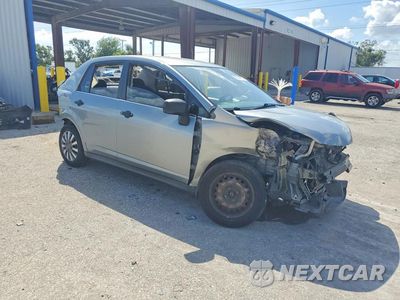 Czwarte zdjęcie samochodu z boku: 2008 NISSAN VERSA 1.8 S VIN:3N1BC11E78L405158 - miniatura