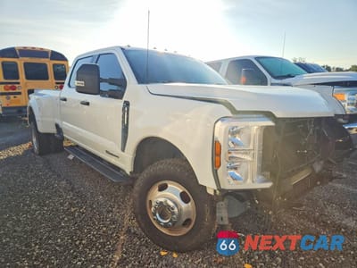 Czwarte zdjęcie samochodu z boku: 2024 FORD F350 SUPER DUTY VIN:1FT8W3DT5REC29314 - miniatura