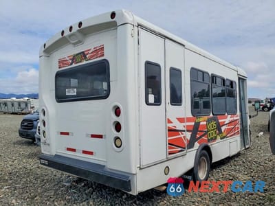 Czwarte zdjęcie samochodu z boku: 2004 FORD ECONOLINE E450 SUPER DUTY CUTAWAY VAN VIN:1FDXE45SX4HA70643 - miniatura