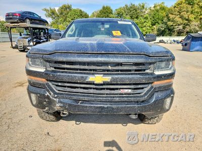 Piąte zdjęcie samochodu w środku: 2018 CHEVROLET SILVERADO K1500 LT VIN:3GCUKREC0JG127041 - miniatura