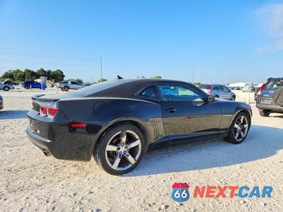 Trzecie zdjęcie samochodu z tyłu: 2011 CHEVROLET CAMARO LT VIN:2G1FC1ED4B9174559 - miniatura