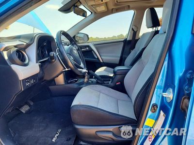 Zdjęcie 7 z 14 samochodu: 2018 TOYOTA RAV4 XLE VIN:JTMWFREV3JJ738971 - miniatura