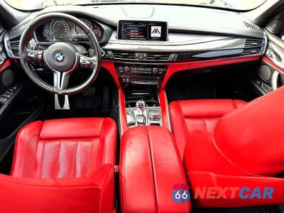 Piąte zdjęcie samochodu w środku: 2017 BMW X5 M VIN:5YMKT6C30H0X20703 - miniatura