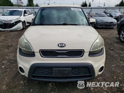 Piąte zdjęcie samochodu w środku: 2013 KIA SOUL BASE VIN:KNDJT2A5XD7529664 - miniatura