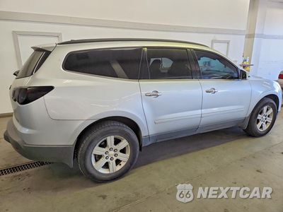 Trzecie zdjęcie samochodu z tyłu: 2012 CHEVROLET TRAVERSE VIN:1GNKVGED0CJ331777 - miniatura