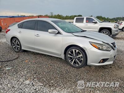 Czwarte zdjęcie samochodu z boku: 2016 NISSAN ALTIMA 2.5 SR VIN:1N4AL3AP5GC132369 - miniatura