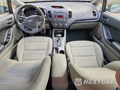 Zdjęcie 8 z 13 samochodu: 2016 KIA FORTE LX VIN:KNAFK4A6XG5612974 - miniatura