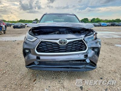 Piąte zdjęcie samochodu w środku: 2021 TOYOTA HIGHLANDER XLE VIN:5TDHZRBHXMS114994 - miniatura