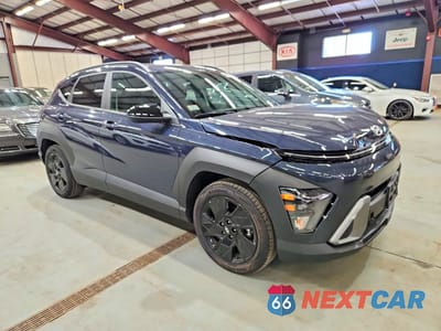 Czwarte zdjęcie samochodu z boku: 2026 HYUNDAI KONA SEL SPORT VIN:KM8HF3ABXTU443901 - miniatura