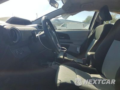 Zdjęcie 7 z 12 samochodu: 2012 TOYOTA PRIUS C THREE VIN:JTDKDTB32C1023395 - miniatura