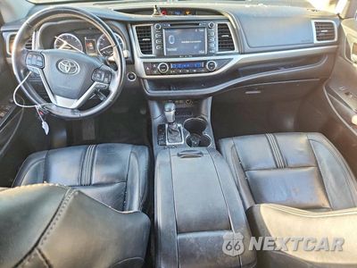 Zdjęcie 8 z 12 samochodu: 2017 TOYOTA HIGHLANDER SE VIN:5TDKZRFH2HS210821 - miniatura