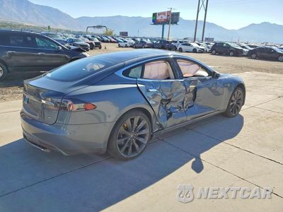 Trzecie zdjęcie samochodu z tyłu: 2013 TESLA MODEL S VIN:5YJSA1CP3DFP22610 - miniatura