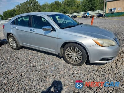 Czwarte zdjęcie samochodu z boku: 2011 CHRYSLER 200 LIMITED VIN:1C3BC2FG9BN527531 - miniatura