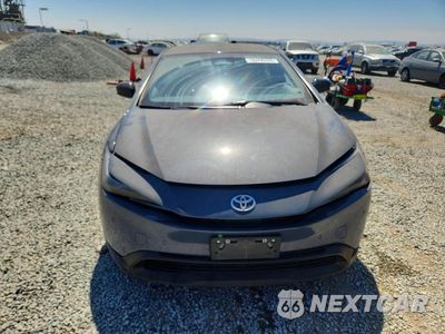 Piąte zdjęcie samochodu w środku: 2024 TOYOTA PRIUS LE VIN:JTDACAAU0R3025513 - miniatura