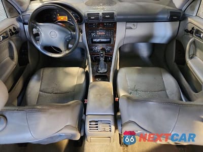 Zdjęcie 8 z 12 samochodu: 2001 MERCEDES-BENZ C 320 VIN:WDBRF64J31F086025 - miniatura
