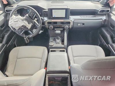 Zdjęcie 8 z 12 samochodu: 2025 TOYOTA TACOMA SR5 VIN:3TMLB5JN4SM105610 - miniatura