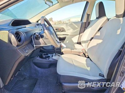 Zdjęcie 7 z 12 samochodu: 2013 TOYOTA PRIUS C ONE VIN:JTDKDTB36D1556092 - miniatura