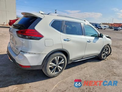 Trzecie zdjęcie samochodu z tyłu: 2017 NISSAN ROGUE SL VIN:5N1AT2MT5HC846335 - miniatura
