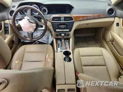 Zdjęcie 8 z 13 samochodu: 2013 MERCEDES-BENZ C 300 4MATIC VIN:WDDGF8AB5DR263037 - miniatura