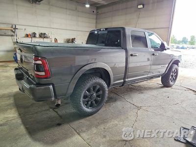 Trzecie zdjęcie samochodu z tyłu: 2021 RAM 2500 LIMITED VIN:3C6UR5SJ7MG553182 - miniatura