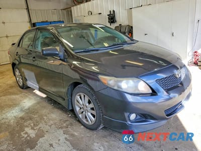 Czwarte zdjęcie samochodu z boku: 2010 TOYOTA COROLLA S VIN:2T1BU4EE6AC415016 - miniatura