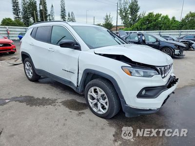 Czwarte zdjęcie samochodu z boku: 2025 JEEP COMPASS LATITUDE VIN:3C4NJDBN1ST586328 - miniatura