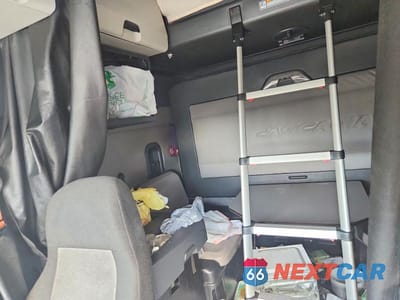 Zdjęcie 10 z 13 samochodu: 2019 FREIGHTLINER CASCADIA 126 VIN:3AKJHHDR2KSKB6124 - miniatura